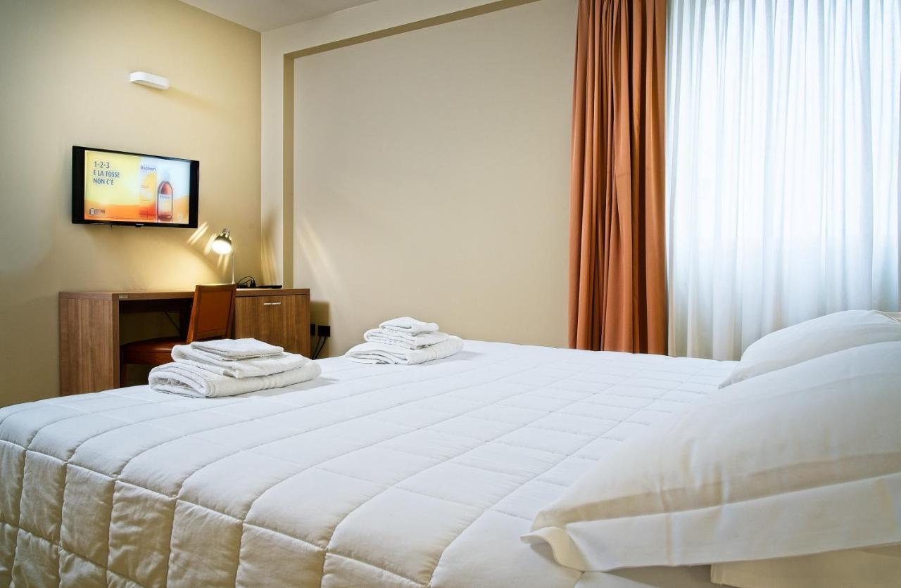 Cazzago San Martino Albergo Papillon מראה חיצוני תמונה