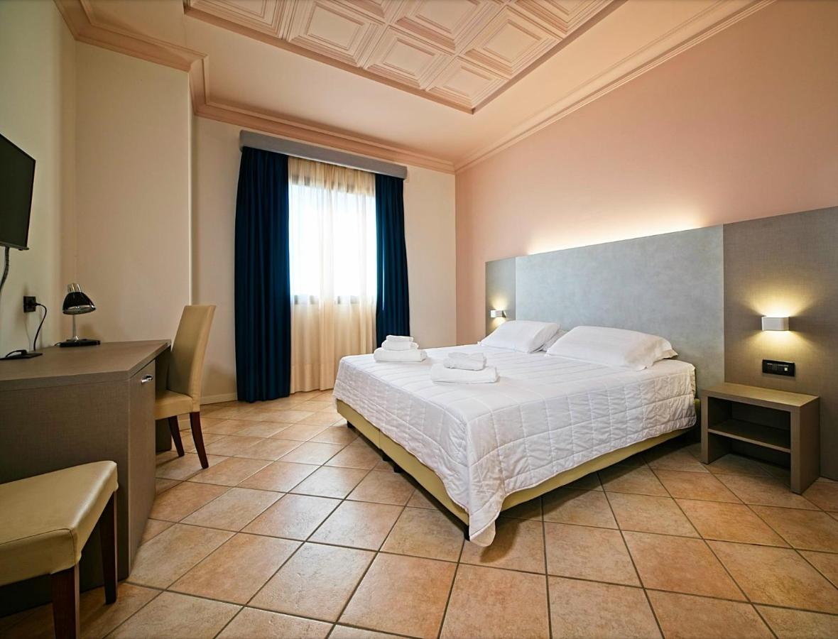 Cazzago San Martino Albergo Papillon מראה חיצוני תמונה